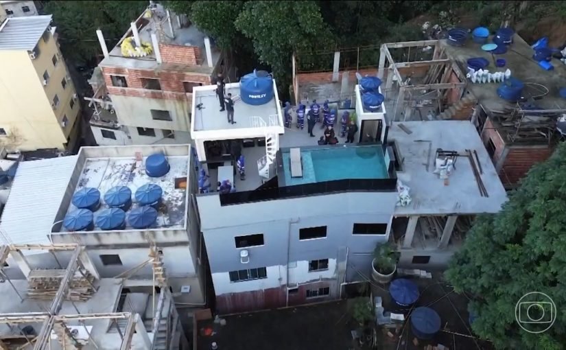 MPCE integra operação do MPRJ, PMERJ, Prefeitura do Rio e Polícia Civil do Ceará para demolir construções irregulares de traficantes cearenses na Rocinha