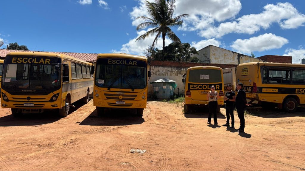 MP fiscaliza frota escolar de Carnaubal e orienta Prefeitura a adotar providências para garantir segurança dos estudantes na volta às aulas