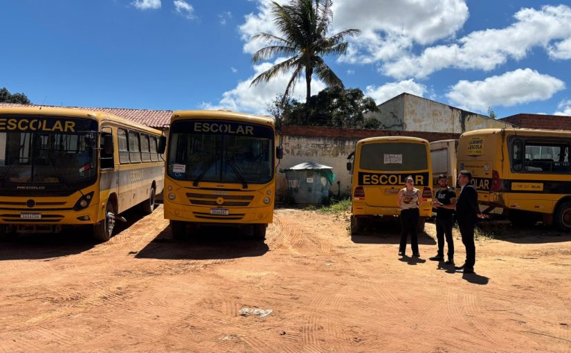 MP fiscaliza frota escolar de Carnaubal e orienta Prefeitura a adotar providências para garantir segurança dos estudantes na volta às aulas