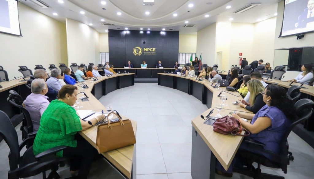 MP do Ceará e Corregedoria Nacional do Ministério Público se reúnem com prefeitos e representantes de municípios para debater políticas de educação infantil