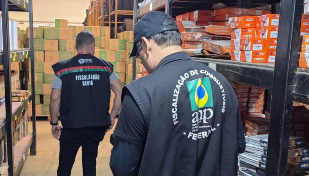 Decon e Agência Nacional de Petróleo apreendem quase 200 litros de óleo de lubrificante falsificados em Aquiraz