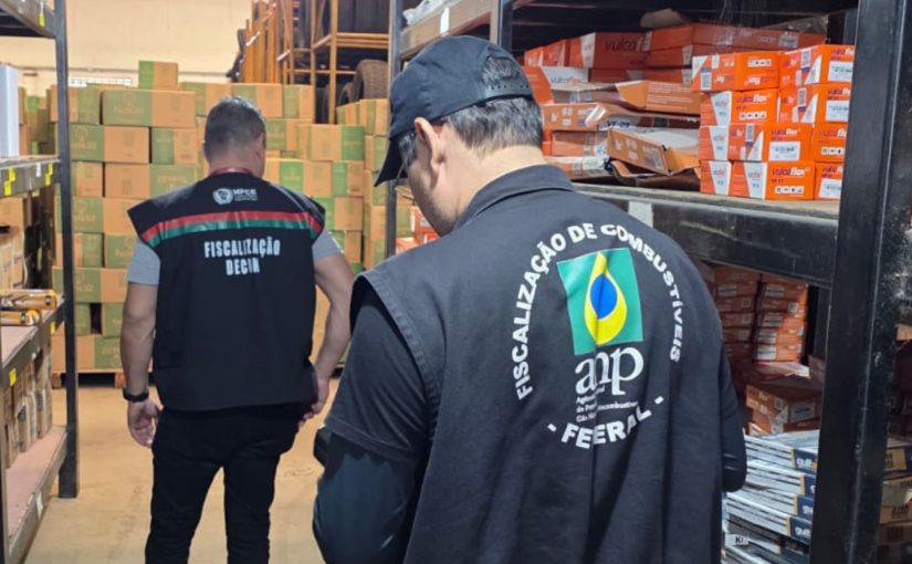 Decon e Agência Nacional de Petróleo apreendem quase 200 litros de óleo de lubrificante falsificados em Aquiraz