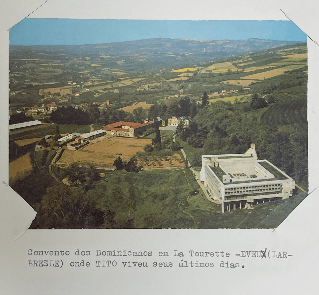 Mudou-se para o convento dominicano de Saint Marie de la Tourette, em Eveux, na França 