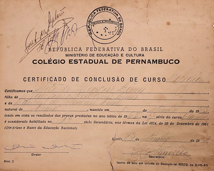  Assumiu a direção da JEC-Nordeste e mudou-se para Recife, onde findou o secundário.