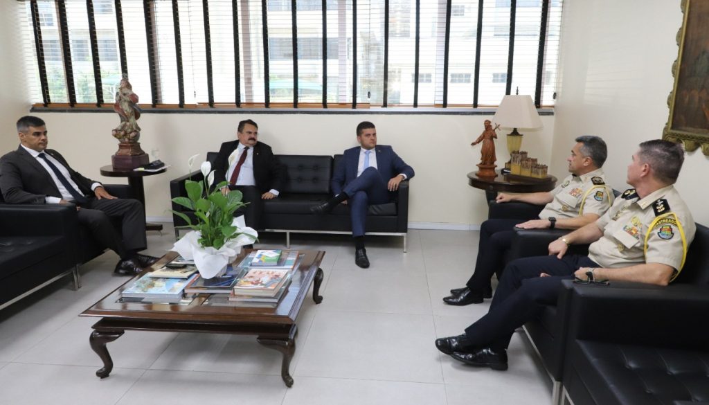 PGJ e comandante da Casa Militar debatem estratégias para reforçar segurança institucional