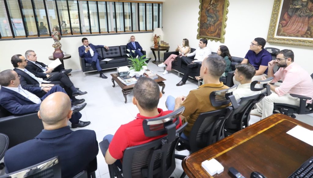 PGJ se reúne com comissão de aprovados em concurso de servidores e anuncia convocação de técnicos ministeriais