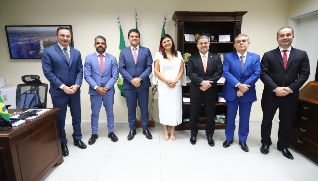 Procurador-geral de Justiça do Ceará recebe visita institucional de conselheiros do CNJ