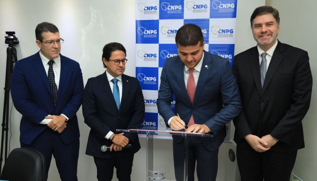 Em Brasília, PGJ Herbet Santos assina termo para fortalecer desenvolvimento de soluções tecnológicas para o MP brasileiro