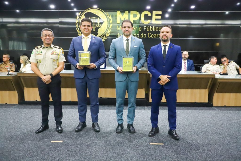 PGJ Herbet Santos recebe homenagem em encerramento de curso de formação de agentes de segurança pública
