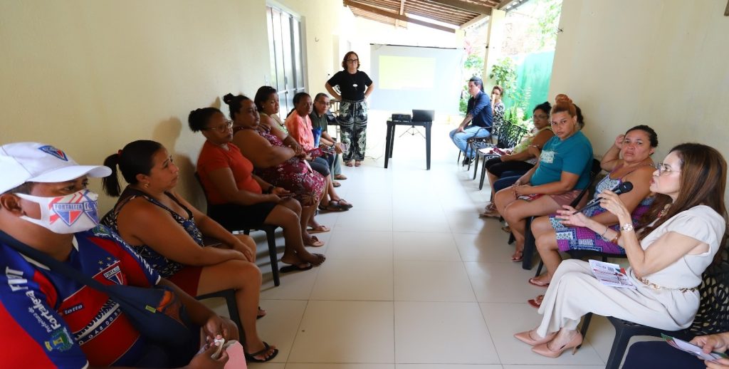 MP do Ceará realiza ação com mediação comunitária e palestra sobre direitos do consumidor no Conjunto Palmeiras, em Fortaleza