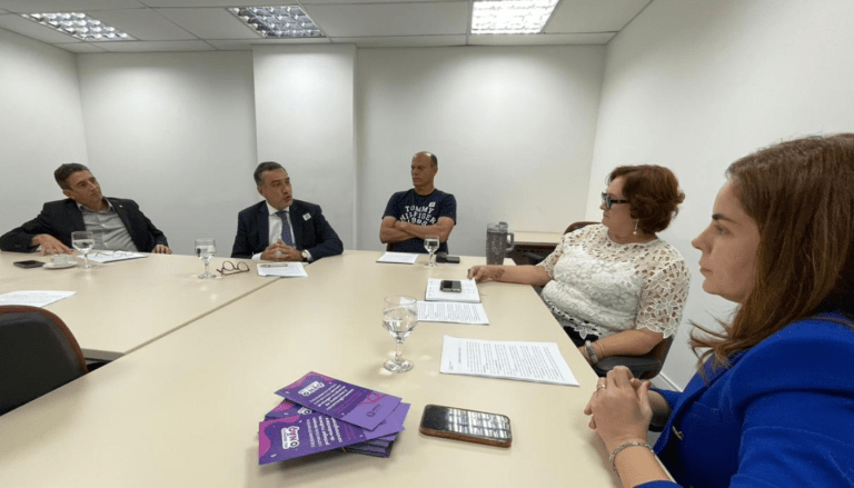 MP do Ceará discute com organização do Fortal 2026 medidas de enfrentamento à violência contra a mulher durante o evento