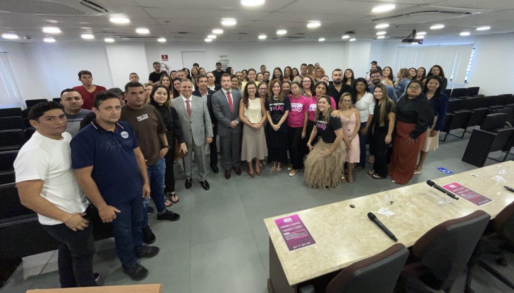 MP do Ceará capacita profissionais de bares, restaurantes e casas de show para atuar na prevenção e combate à importunação sexual contra mulheres