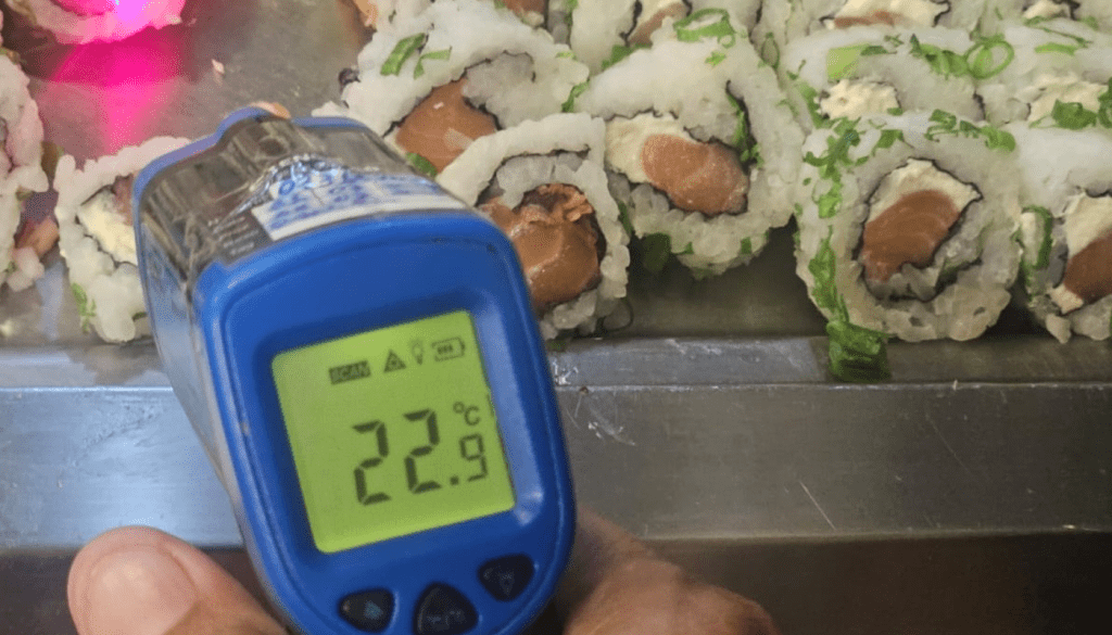 Decon interdita setor de sushis de padaria em Fortaleza por irregularidades sanitárias na venda do produto