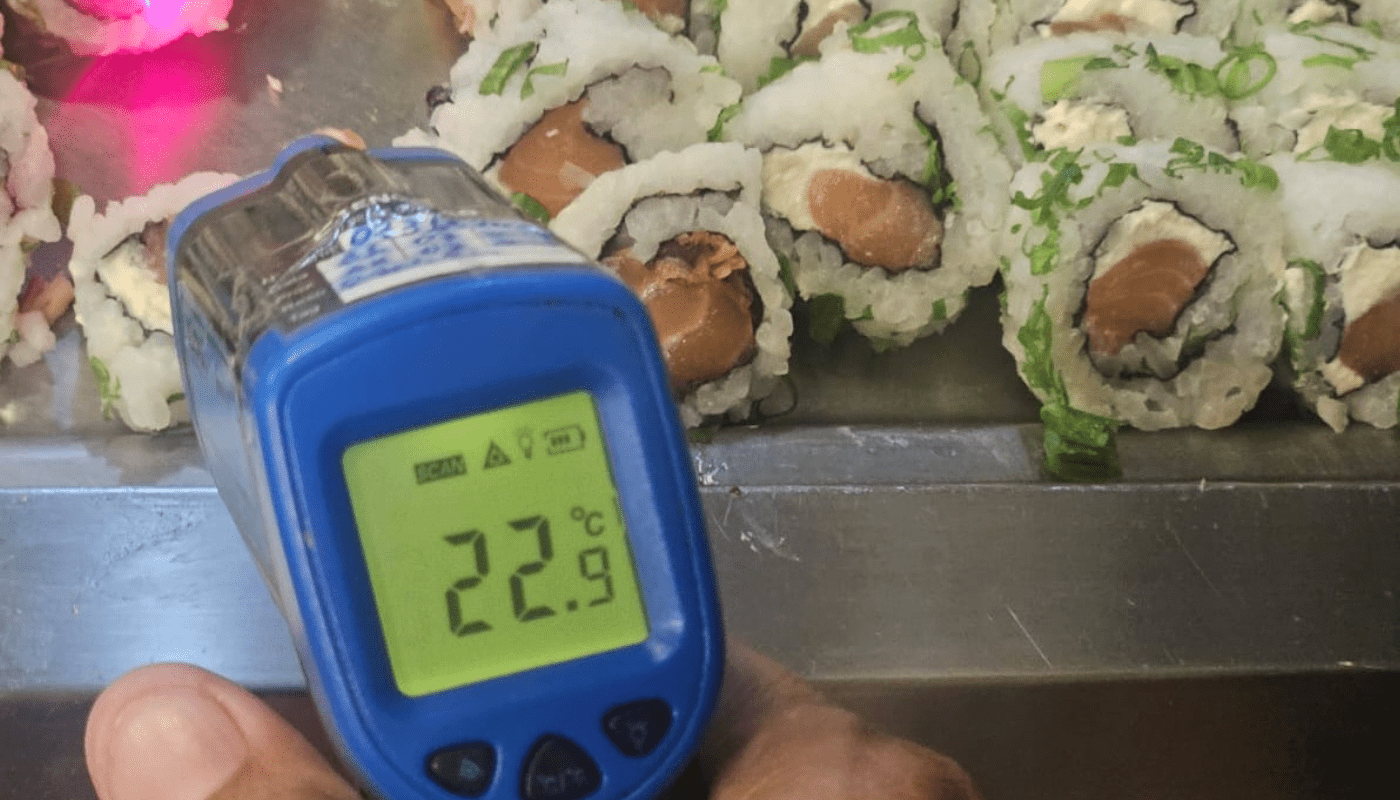 Decon interdita setor de sushis de padaria em Fortaleza por irregularidades sanitárias na venda do produto
