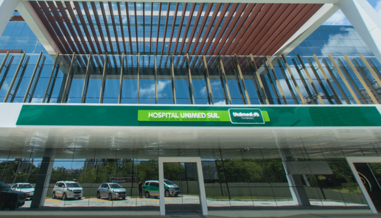 Decon multa Unimed Fortaleza em mais de R$ 100 mil por cancelamento unilateral e irregular de planos de saúde 