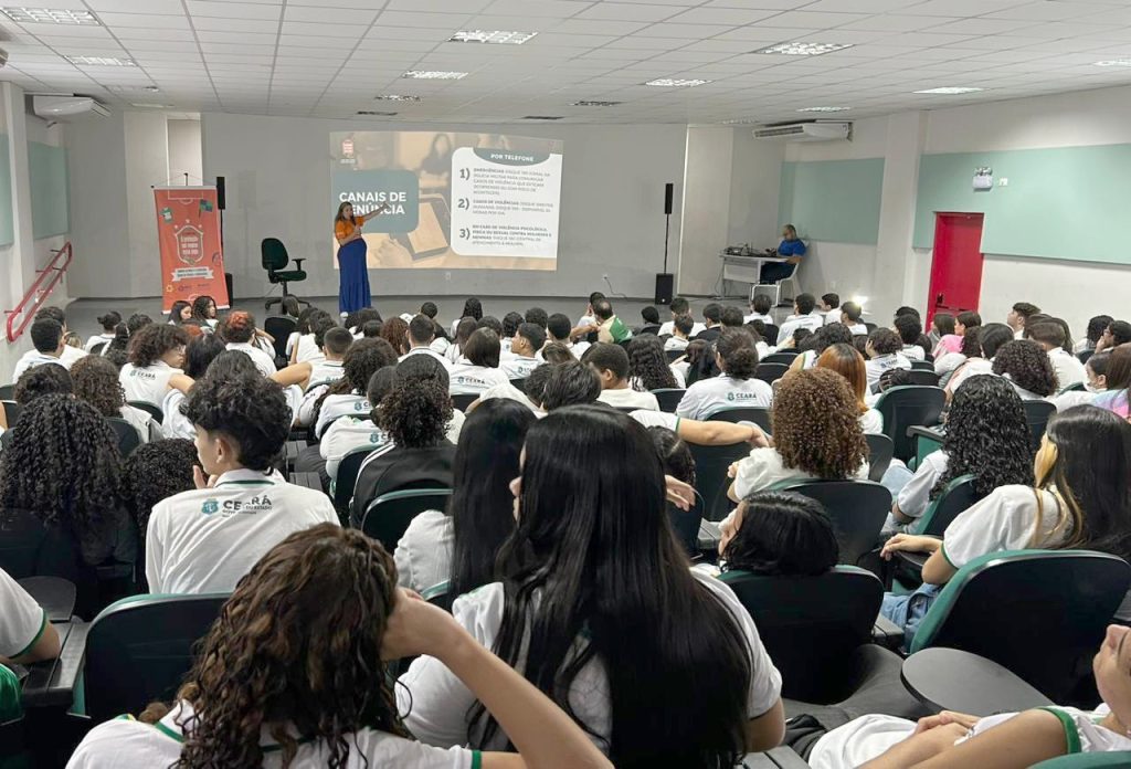 MP dá início a ações do Maio Laranja com palestra em escola de Fortaleza sobre combate à exploração e abuso sexual de crianças e adolescentes