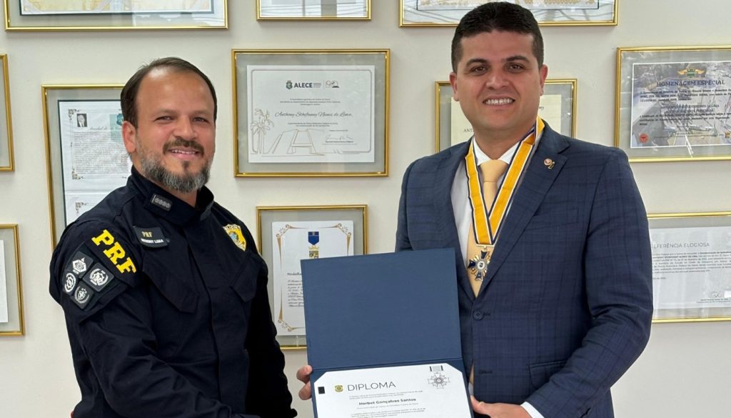 PGJ Herbet Santos é agraciado com a Medalha Washington Luís da Polícia Rodoviária Federal