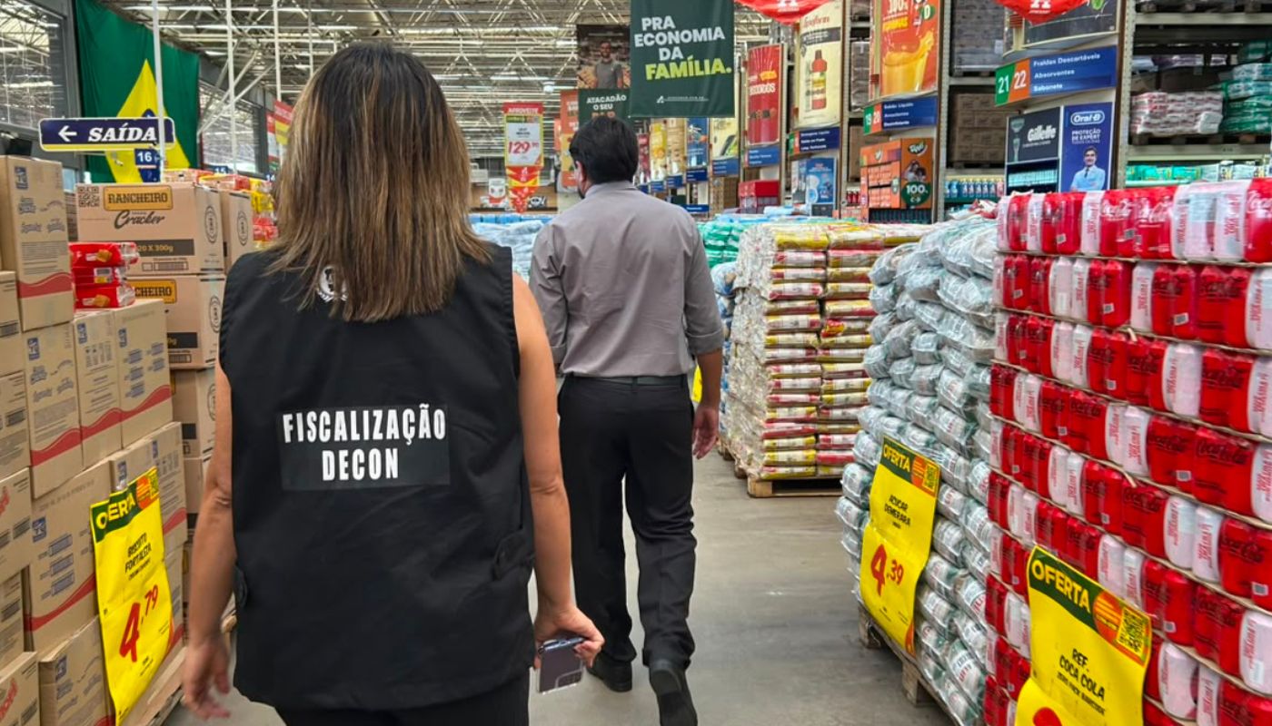 Dois supermercados são notificados pelo Decon em Juazeiro do Norte por falta de informações ao consumidor e de preços nos produtos