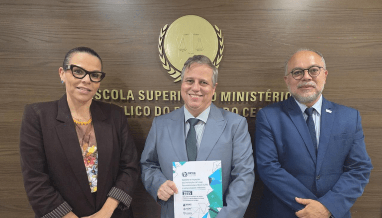 ESMP recebe exemplar de relatório sobre inspeções em Instituições de Longa Permanência para Idosos de Fortaleza