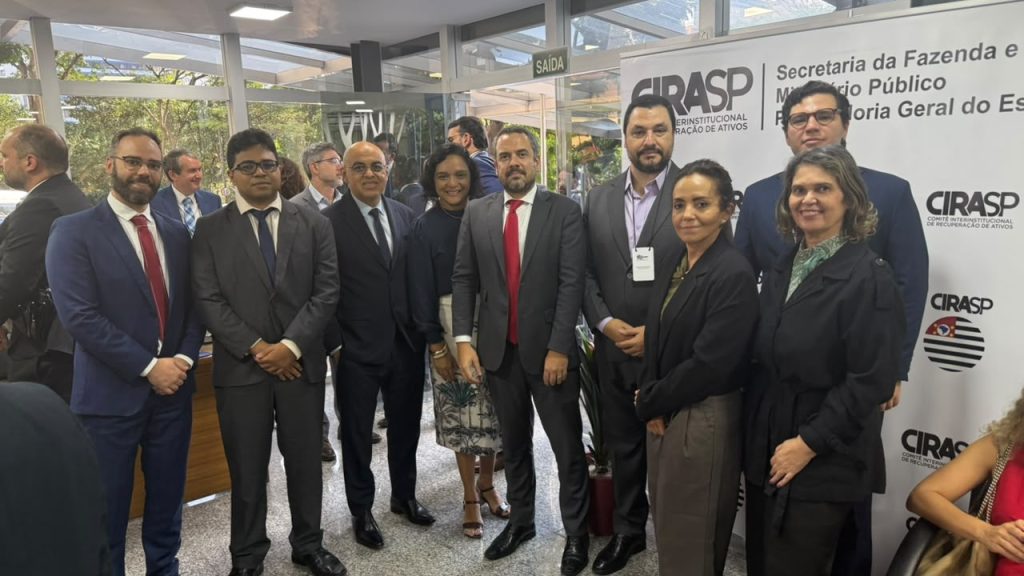 Membros do MP do Ceará contribuem com edição de livro sobre crimes contra a ordem econômica e tributária no Brasil