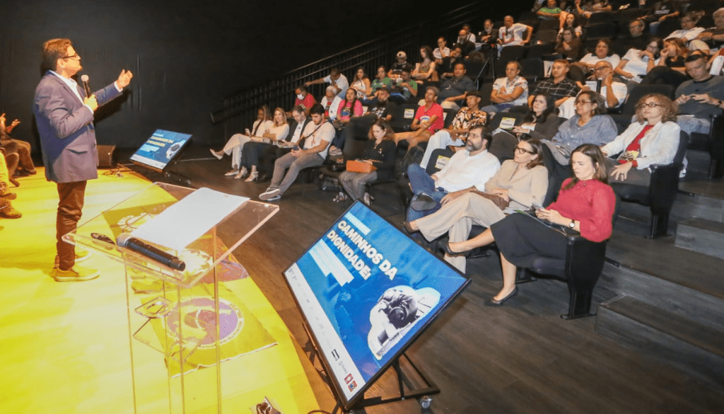 MP discute com instituições públicas e movimentos sociais políticas integradas para garantir dignidade de pessoas em situação de rua no Ceará