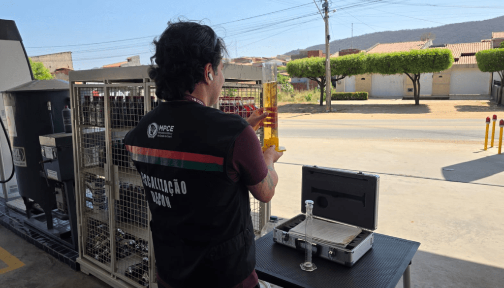 Decon interdita postos de combustíveis em Quixeramobim por irregularidades no funcionamento