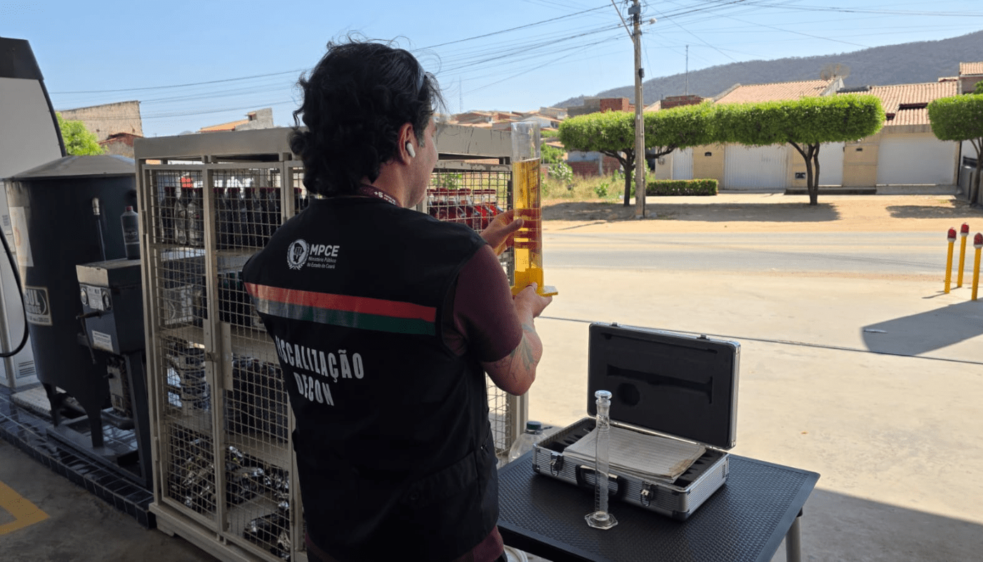 Decon interdita postos de combustíveis em Quixeramobim por irregularidades no funcionamento