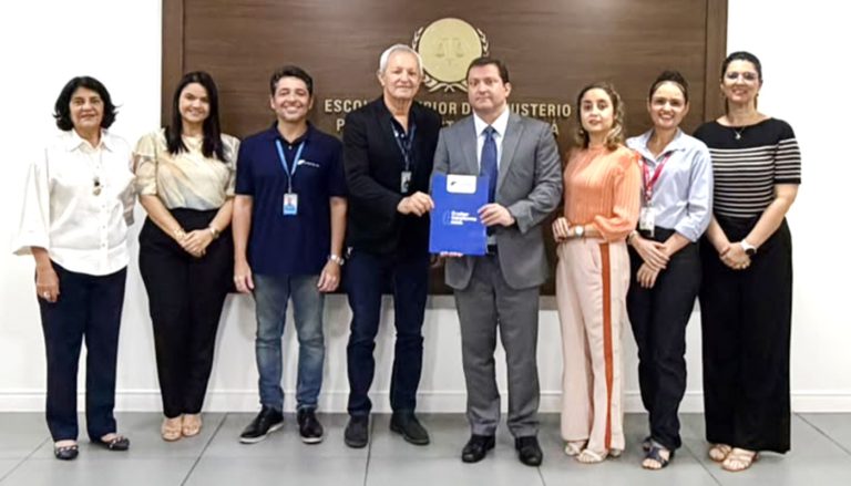 ESMP e Ceaf recebem visita de representantes da Faculdade CDL